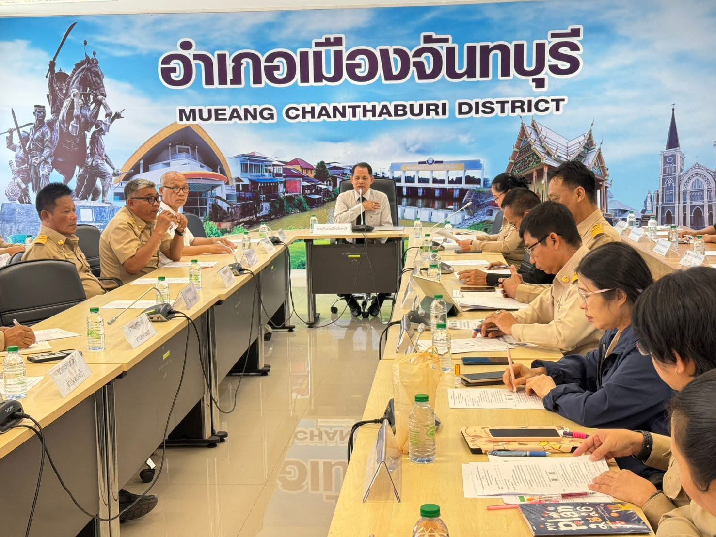 พช.เมืองจันทบุรี ร่วมประชุมหัวหน้าส่วนราชการ หัวหน้าหน่วยงานรัฐวิสาหกิจ ผู้บริหารองค์กรปกครองส่วนท้องถิ่นอำเภอเมืองจันทบุรี และกำนัน ประจำเดือนมกราคม 2569