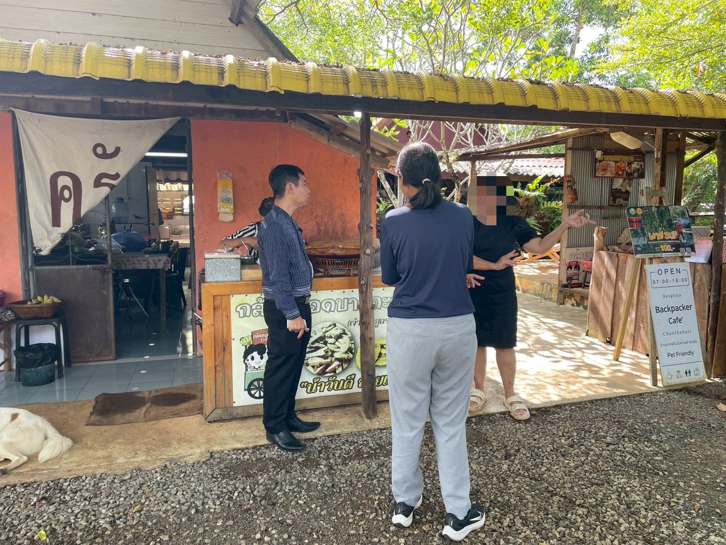 พช.เมืองจันทบุรี ลงพื้นที่ติดตามลูกหนี้กองทุนพัฒนาบทบาทสตรี ตำบลบางกะจะ