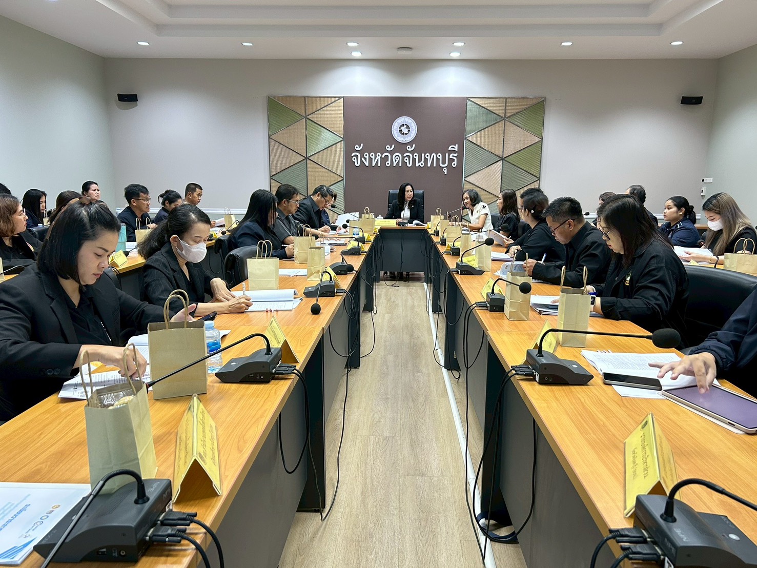 พช.เมืองจันทบุรี ร่วมประชุมนำเสนอและรับรองข้อมูลความจำเป็นพื้นฐาน (จปฐ.) ระดับจังหวัด ปี 2569