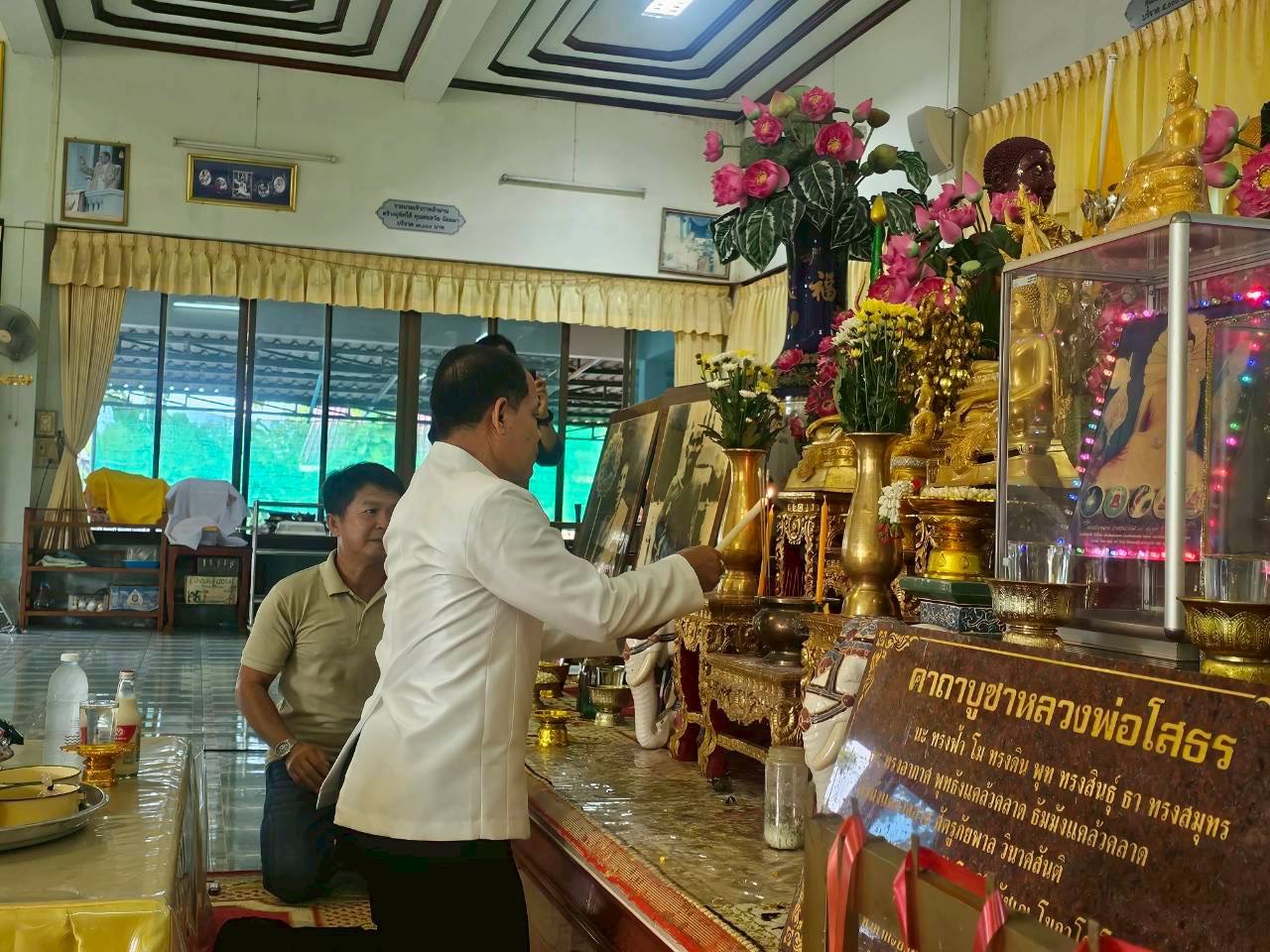 พช.เมืองจันทบุรี จัดกิจกรรม "โครงการคนเมืองจันท์นุ่งผ้าไทยใส่บาตร เติมเต็มโอกาสให้ผู้ยากไร้"