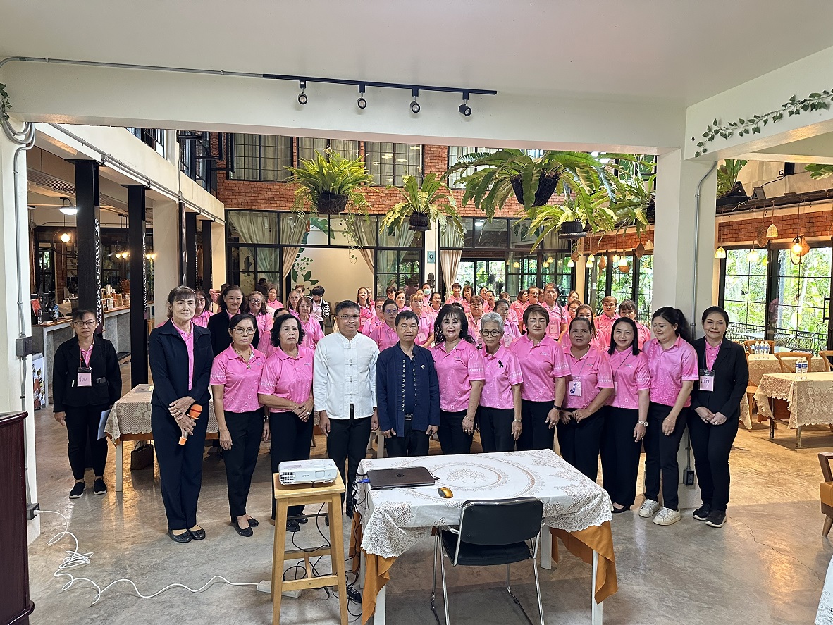 พช.เมืองจันทบุรี ร่วมติดตามการดำเนินงานกองทุนพัฒนาบทบาทสตรี โครงการส่งเสริมทักษะอาชีพด้านอาหารและเครื่องดื่มเพื่อสุขภาพ แก่สตรีอำเภอเมืองจันทบุรี 
